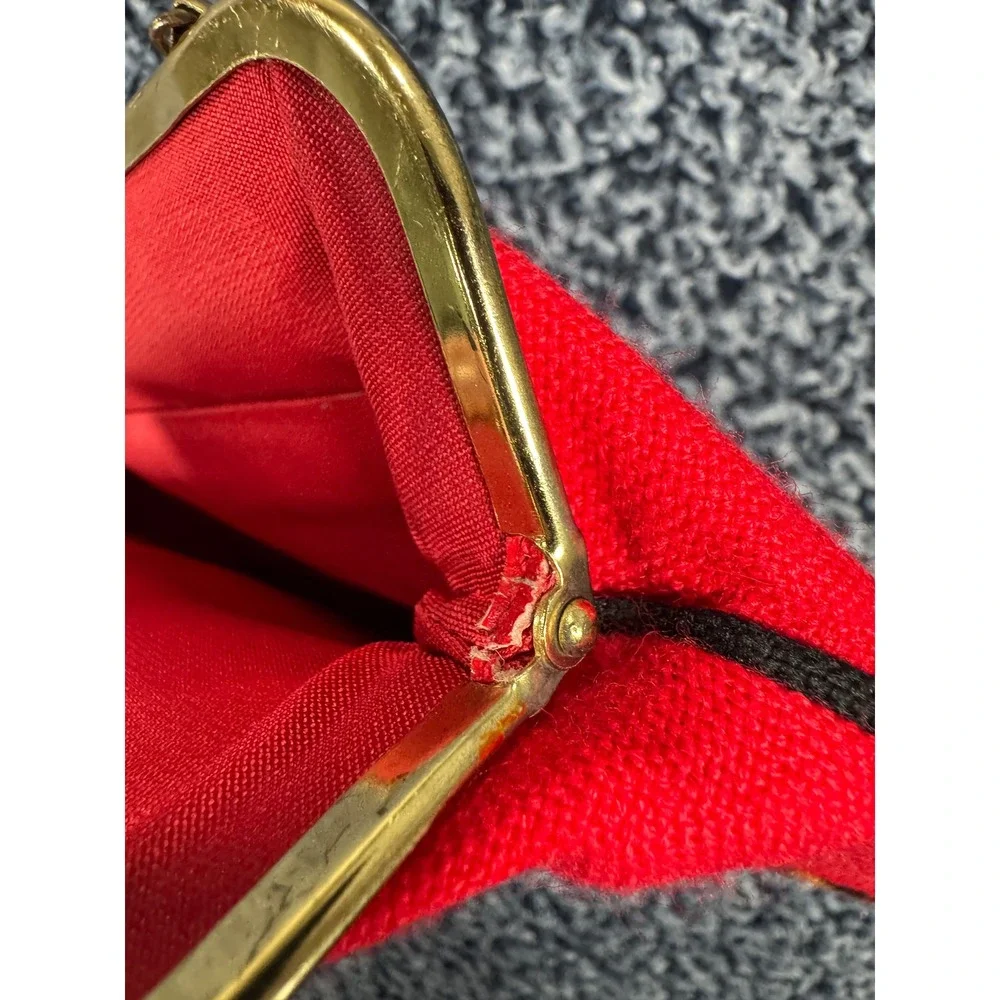 Vintage Red Needlepoint Heraldic Crest Evening Bag Gold Chain Kiss Lock Clutch